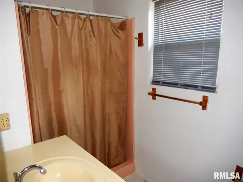 306 W Murray St, Macomb, IL 61455 photo 9