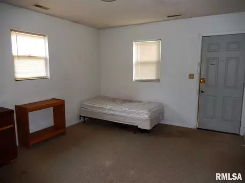 306 W Murray St, Macomb, IL 61455 photo 8