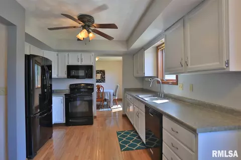 12504 N Cedar Bluff Dr, Dunlap, IL 61525 photo 8