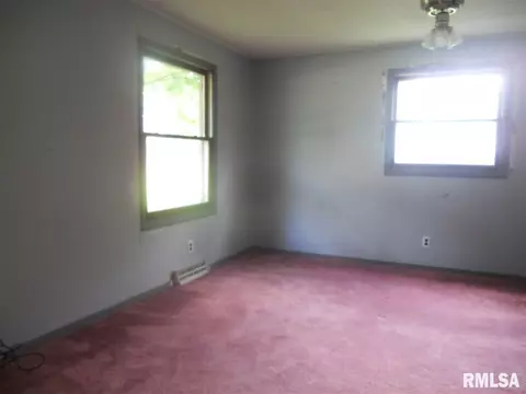 312 E Main St, Industry, IL 61440 photo 8