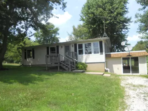 312 E Main St, Industry, IL 61440 photo 11