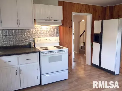 659 E Pine St, Canton, IL 61520 photo 8