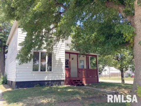 659 E Pine St, Canton, IL 61520 photo 1
