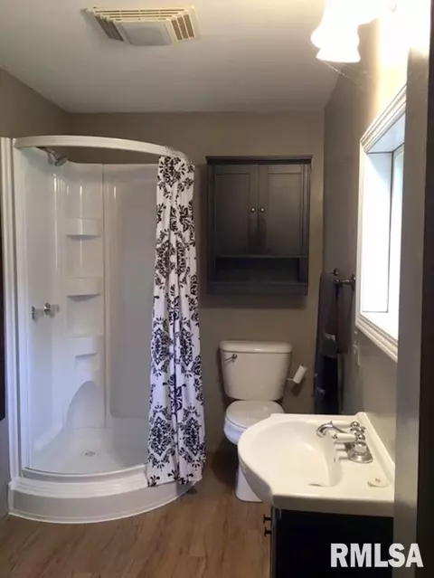659 E Pine St, Canton, IL 61520 photo 13