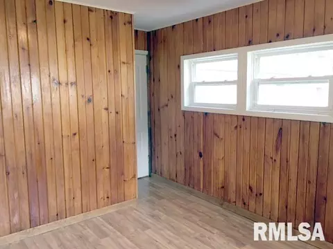 659 E Pine St, Canton, IL 61520 photo 10