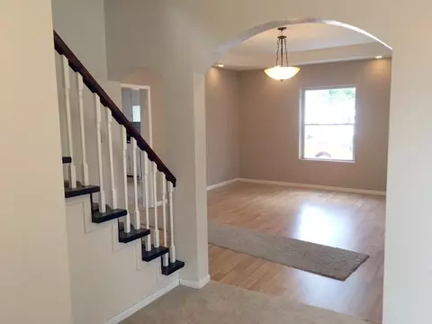 659 E Pine St, Canton, IL 61520 photo 2