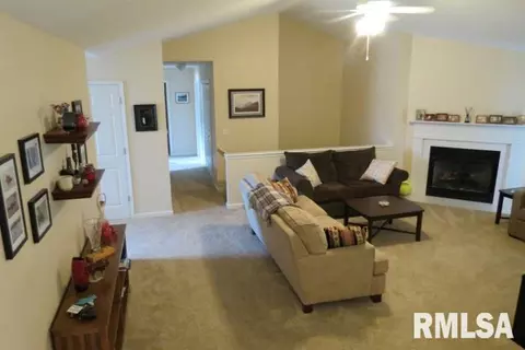 2319 W Marks Pl, Dunlap, IL 61525 photo 5
