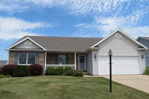 2319 W Marks Pl, Dunlap, IL 61525 photo 1