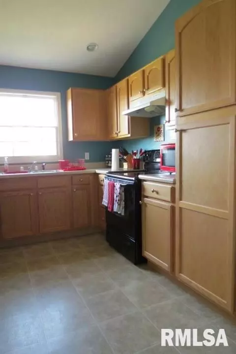 2319 W Marks Pl, Dunlap, IL 61525 photo 8