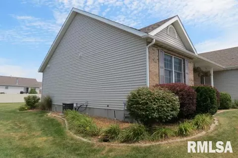 2319 W Marks Pl, Dunlap, IL 61525 photo 3
