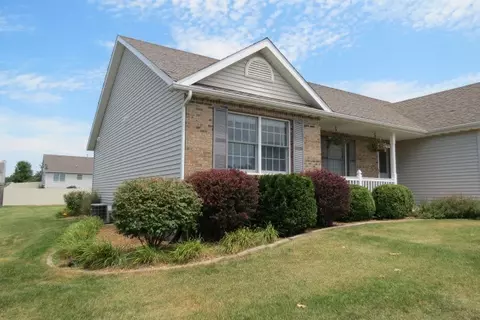 2319 W Marks Pl, Dunlap, IL 61525 photo 2