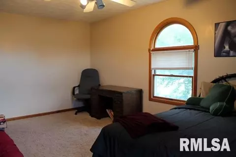 1906 Century Dr, Eureka, IL 61530 photo 17