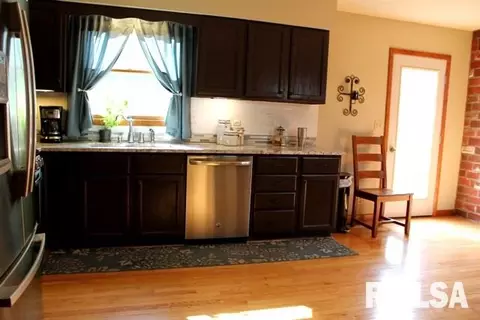 1906 Century Dr, Eureka, IL 61530 photo 8