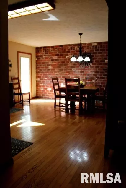 1906 Century Dr, Eureka, IL 61530 photo 11