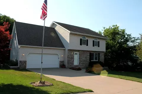 1906 Century Dr, Eureka, IL 61530 photo 1