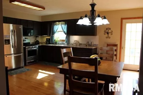 1906 Century Dr, Eureka, IL 61530 photo 9