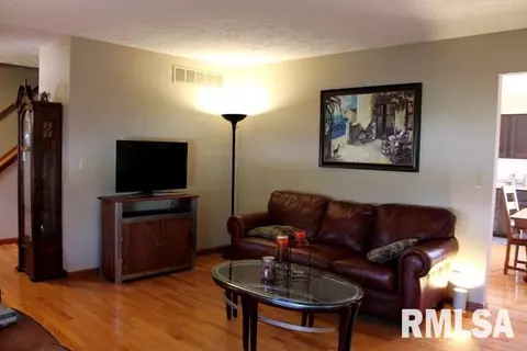 1906 Century Dr, Eureka, IL 61530 photo 5