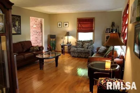 1906 Century Dr, Eureka, IL 61530 photo 3