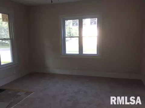 748 E Locust St, Canton, IL 61520 photo 11