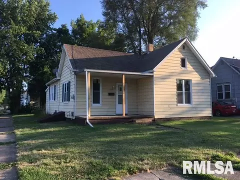 748 E Locust St, Canton, IL 61520 photo 1