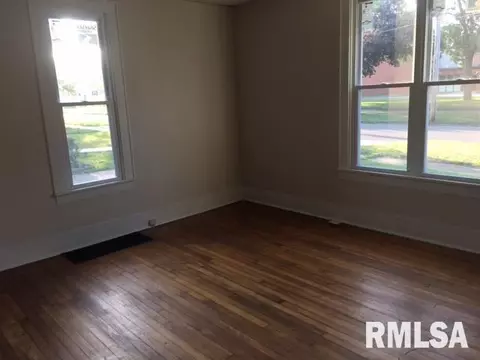 748 E Locust St, Canton, IL 61520 photo 12
