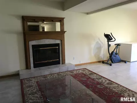 813 N Madison St, Macomb, IL 61455 photo 17