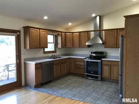 813 N Madison St, Macomb, IL 61455 photo 6