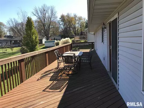 813 N Madison St, Macomb, IL 61455 photo 8