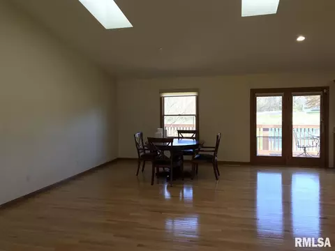 813 N Madison St, Macomb, IL 61455 photo 3