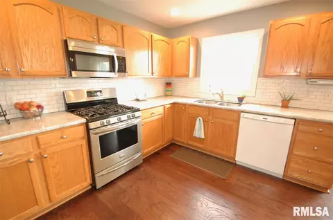 2323 W Marks Pl, Dunlap, IL 61525 photo 11