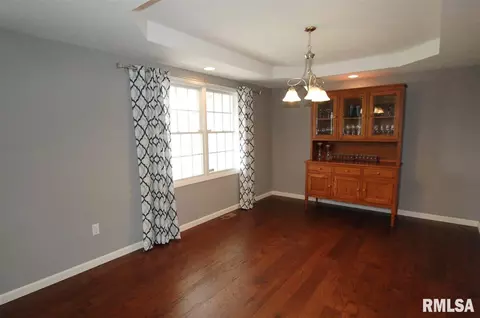 2323 W Marks Pl, Dunlap, IL 61525 photo 5