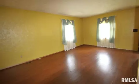 719 E Chatham St, Metamora, IL 61548 photo 5