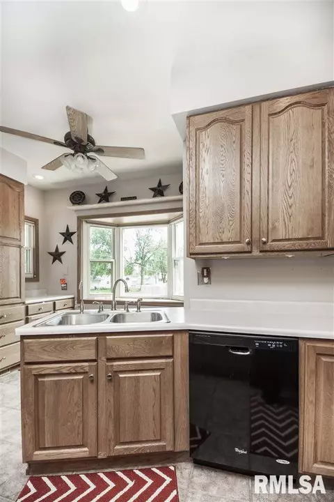 455 E Walnut, Washburn, IL 61570 photo 15