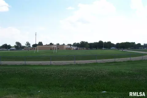 1525 E Myrtle St, Canton, IL 61520 photo 30