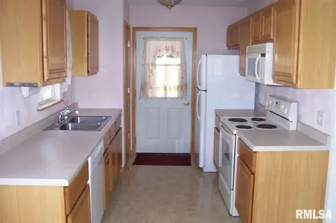 1525 E Myrtle St, Canton, IL 61520 photo 9
