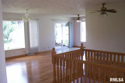 1525 E Myrtle St, Canton, IL 61520 photo 3
