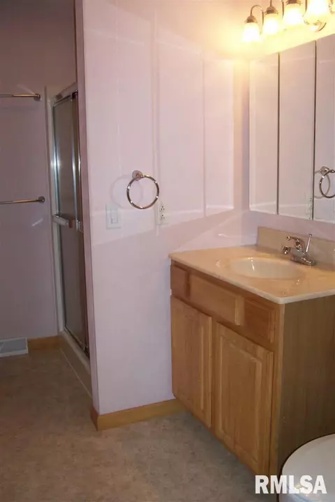 1525 E Myrtle St, Canton, IL 61520 photo 13