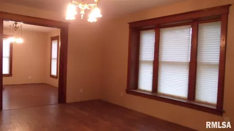 524 E Washington St, Macomb, IL 61455 photo 5