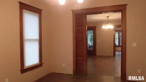 524 E Washington St, Macomb, IL 61455 photo 7