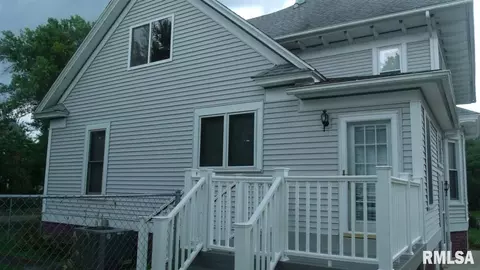 524 E Washington St, Macomb, IL 61455 photo 2