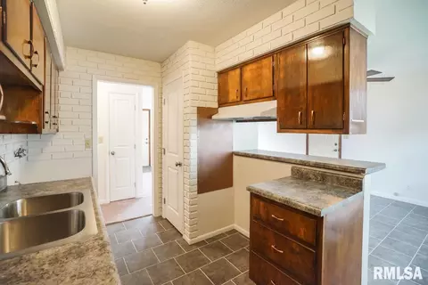 302 Bittersweet Rd, Washington, IL 61571 photo 14