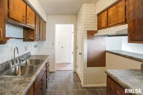 302 Bittersweet Rd, Washington, IL 61571 photo 11
