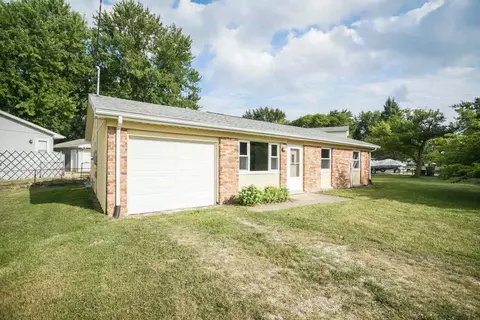 302 Bittersweet Rd, Washington, IL 61571 photo 1