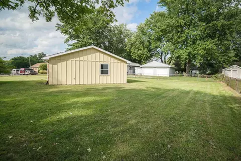 302 Bittersweet Rd, Washington, IL 61571 photo 3
