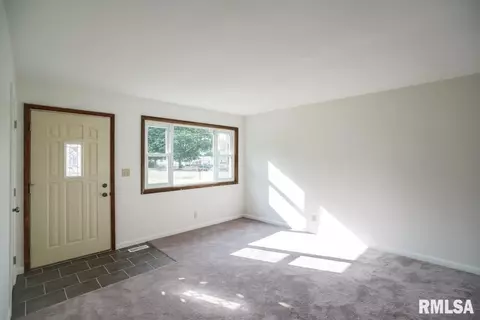 302 Bittersweet Rd, Washington, IL 61571 photo 8