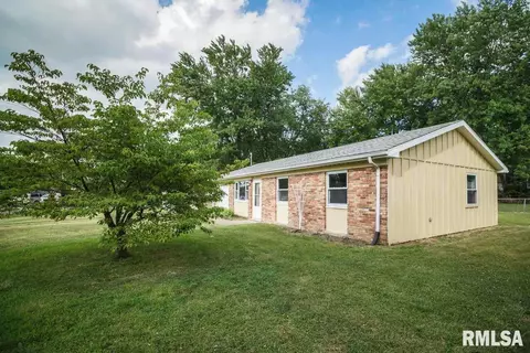 302 Bittersweet Rd, Washington, IL 61571 photo 4