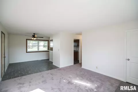 302 Bittersweet Rd, Washington, IL 61571 photo 6