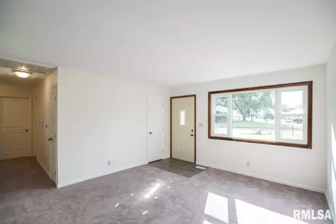 302 Bittersweet Rd, Washington, IL 61571 photo 5