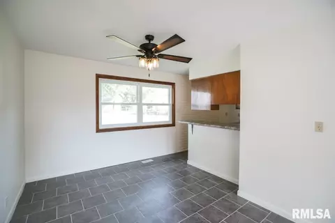 302 Bittersweet Rd, Washington, IL 61571 photo 9