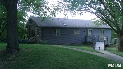 360 Emmy Rd, Macomb, IL 61455 photo 3